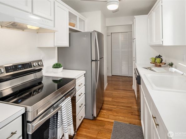 3100 125th Avenue SE 15, Bellevue WA 98005
