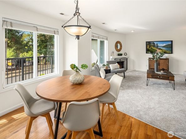 3100 125th Avenue SE 15, Bellevue WA 98005