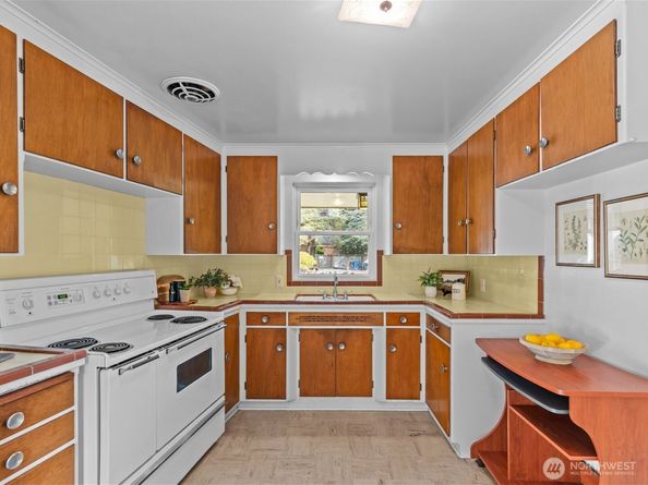 8745 Evanston Avenue N, Seattle WA 98103