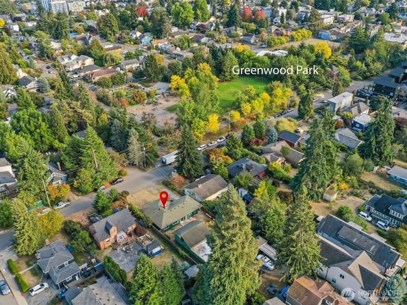 8745 Evanston Avenue N, Seattle WA 98103