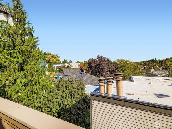 2622 E Madison Street, Seattle WA 98112
