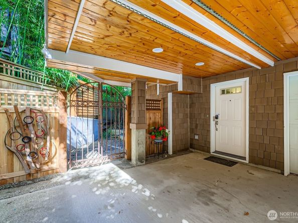 2622 E Madison Street, Seattle WA 98112
