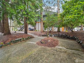 10822 NE 148th Lane J102, Bothell WA 98011