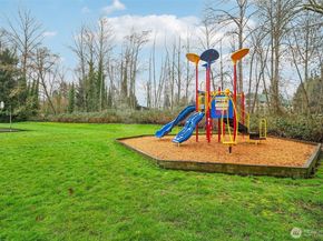 10822 NE 148th Lane J102, Bothell WA 98011