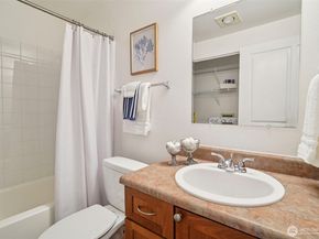 10822 NE 148th Lane J102, Bothell WA 98011