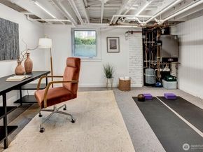 2103 5th Avenue N, Seattle WA 98109