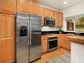 10007 NE 37th Court, Kirkland WA 98033