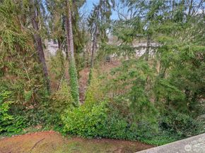 9904 NE 142nd Place C302, Kirkland WA 98034