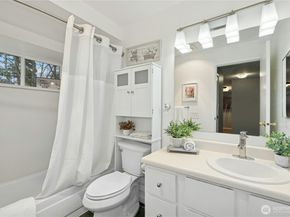 9904 NE 142nd Place C302, Kirkland WA 98034