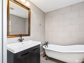 5907 40th Avenue SW A, Seattle WA 98136