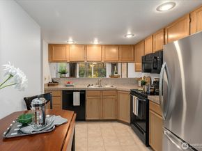 15907 NE 40th Way 32A, Redmond WA 98052