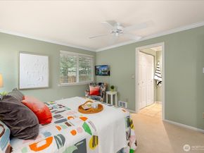 15907 NE 40th Way 32A, Redmond WA 98052