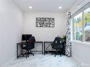 20042 94th Avenue NE, Bothell WA 98011