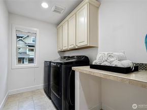 20042 94th Avenue NE, Bothell WA 98011