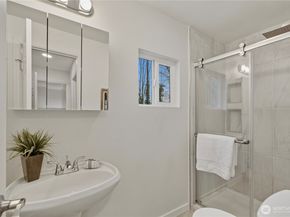 12625 SE 42nd Street, Bellevue WA 98006