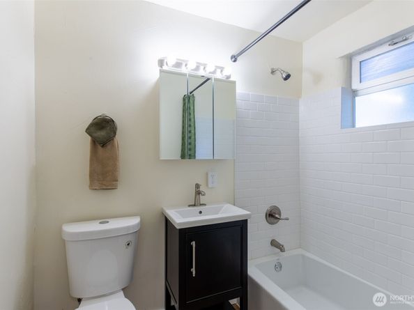 4733 Terrace Drive NE 4733, Seattle WA 98105