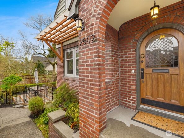 2502 E Roanoke Street, Seattle WA 98112