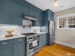 2502 E Roanoke Street, Seattle WA 98112