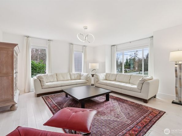 15732 111th Avenue NE, Bothell WA 98011