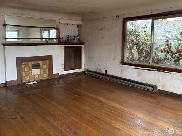 9208 17th Avenue SW, Seattle WA 98106