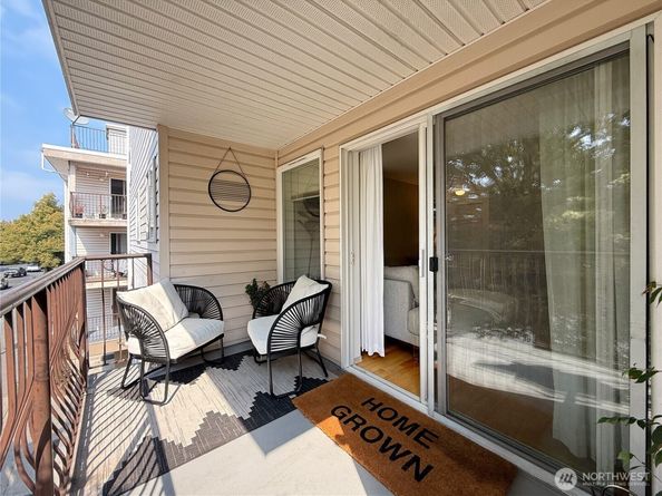 12050 15th Avenue NE 301, Seattle WA 98125