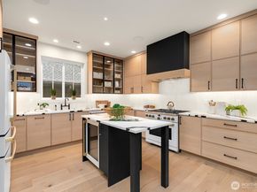 3032 NE Blakeley Street, Seattle WA 98105