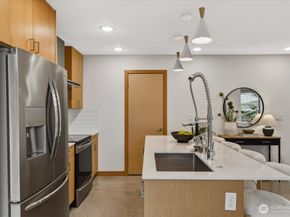 5017 Fauntleroy Way SW B, Seattle WA 98136