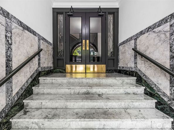 2132 5th Avenue 202, Seattle WA 98121