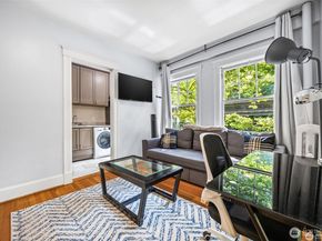 2132 5th Avenue 202, Seattle WA 98121