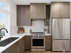 313 17th Avenue E B, Seattle WA 98112