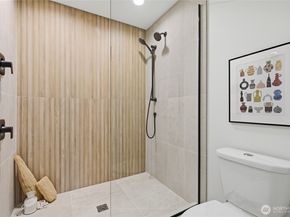 313 17th Avenue E B, Seattle WA 98112