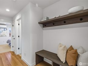 313 17th Avenue E B, Seattle WA 98112