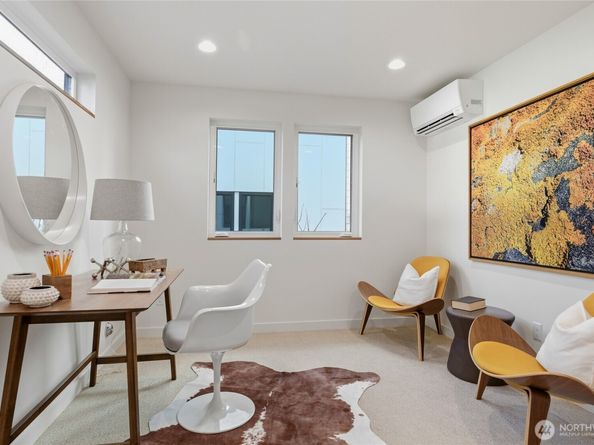 313 17th Avenue E B, Seattle WA 98112