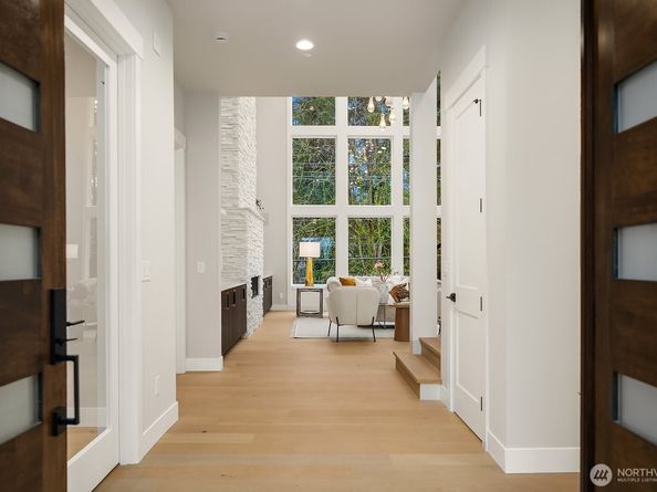 3204 116th Avenue NE, Bellevue WA 98004