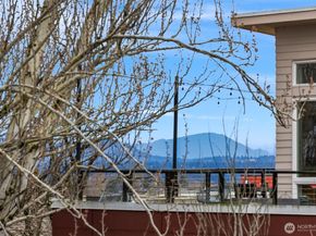 119 A 18th Avenue E, Seattle WA 98122