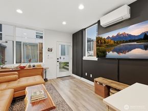 909 Hiawatha Place S C, Seattle WA 98144