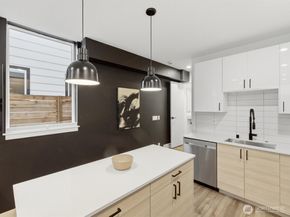 909 Hiawatha Place S C, Seattle WA 98144