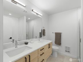 909 Hiawatha Place S C, Seattle WA 98144