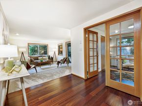 8720 Phinney Avenue N 24, Seattle WA 98103