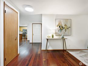 8720 Phinney Avenue N 24, Seattle WA 98103