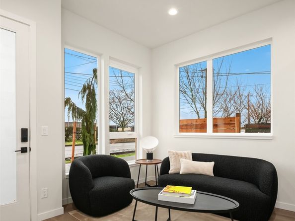 6722 Corson Avenue S B, Seattle WA 98108