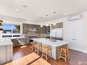 12065 30th Avenue SW, Burien WA 98146