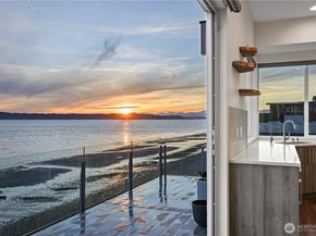 12065 30th Avenue SW, Burien WA 98146