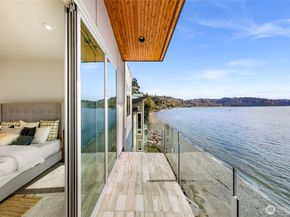 12065 30th Avenue SW, Burien WA 98146