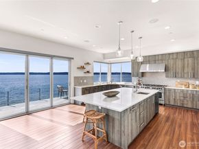 12065 30th Avenue SW, Burien WA 98146