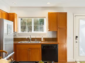 206 24th Avenue E, Seattle WA 98112