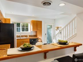 206 24th Avenue E, Seattle WA 98112