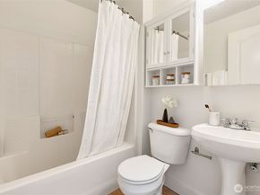 206 24th Avenue E, Seattle WA 98112