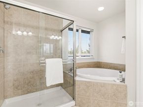 2017 NE 24th Place, Renton WA 98056