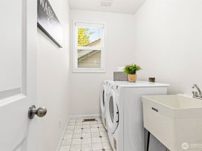 2017 NE 24th Place, Renton WA 98056